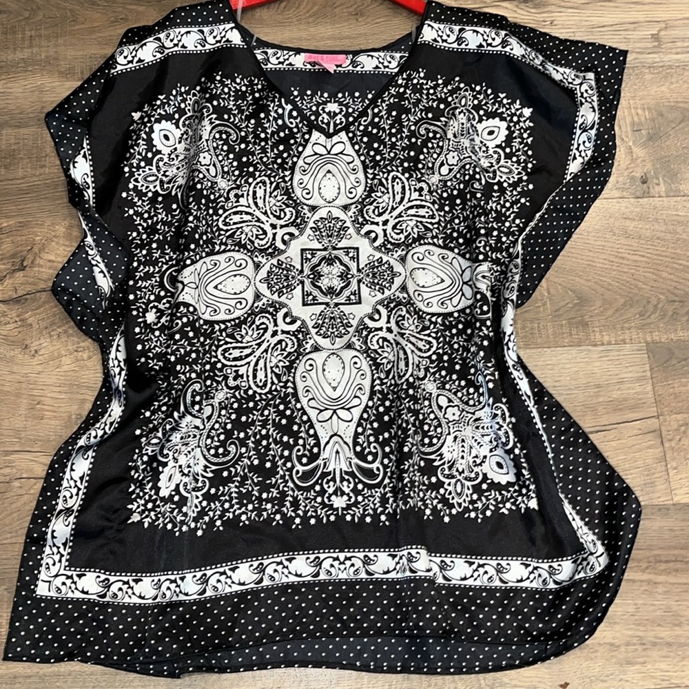 Bandana Print black white tunic SATIN VNECK Flowy ornate tribal pullover 1X TOP